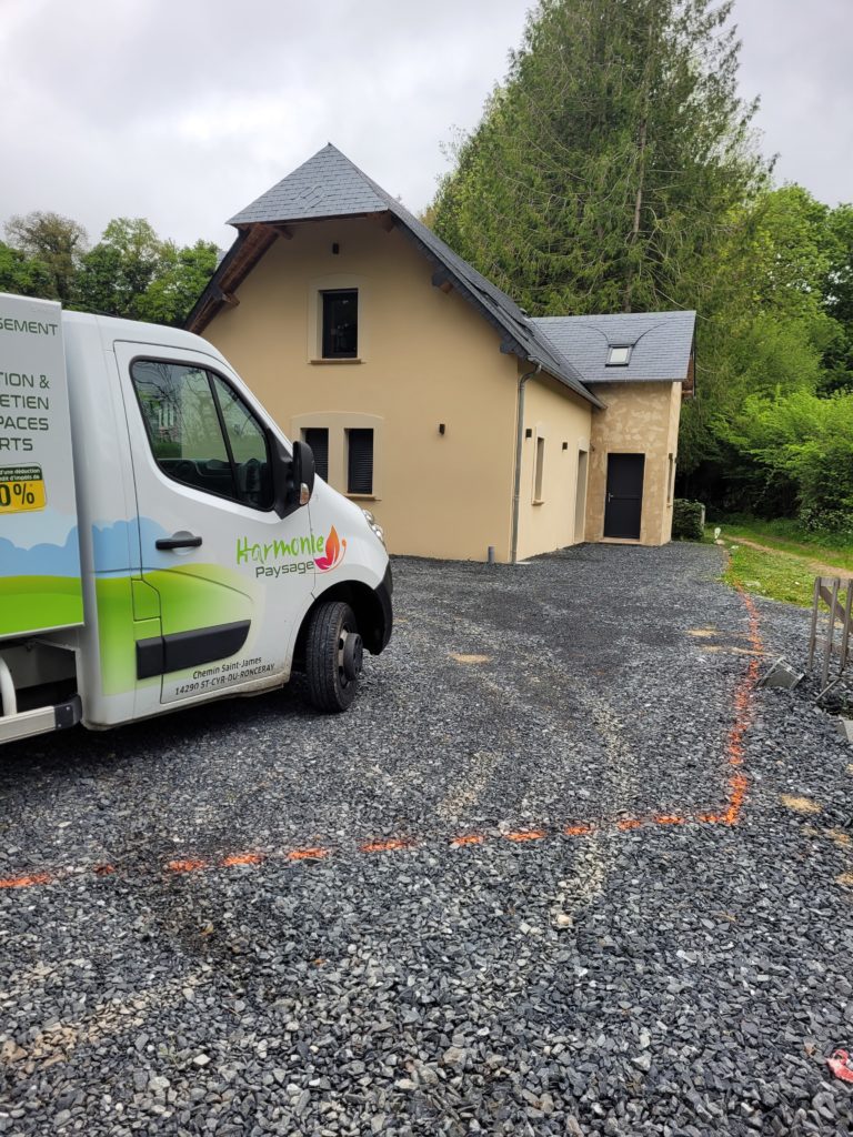 installation de clôture bois avec plantation d'une haie vive